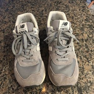 New Balance 574 men’s size 9.5us. Great condition.